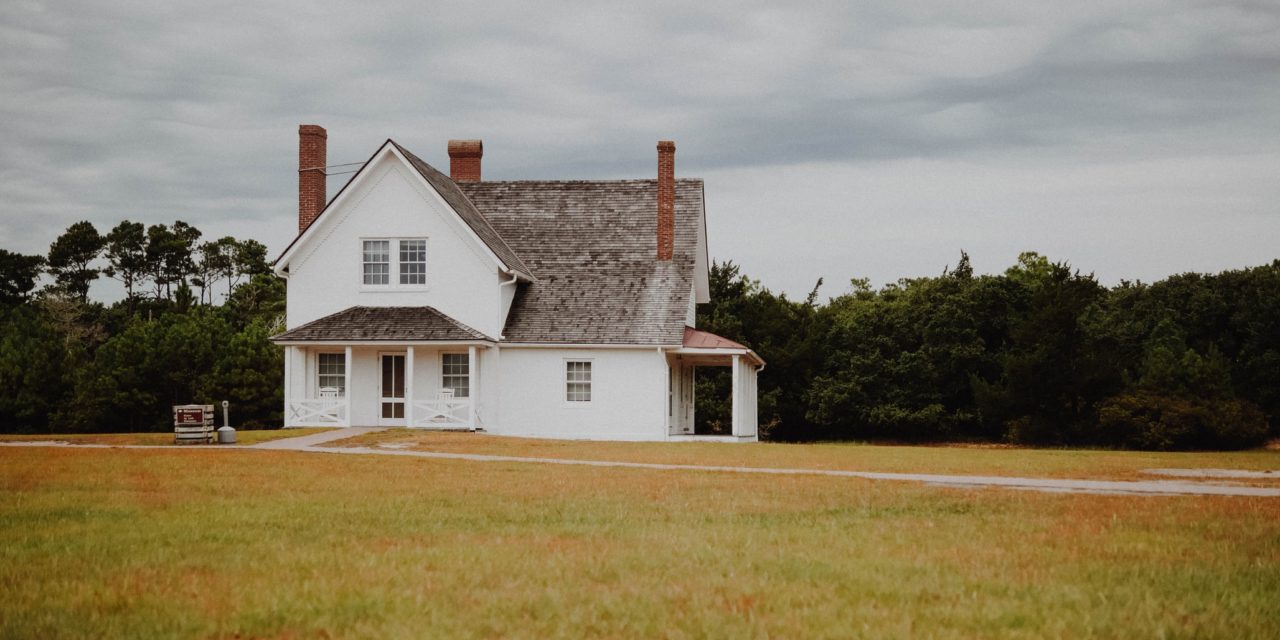 Do’s and Don’ts of Painting a Wooden Playhouse Like an Expert