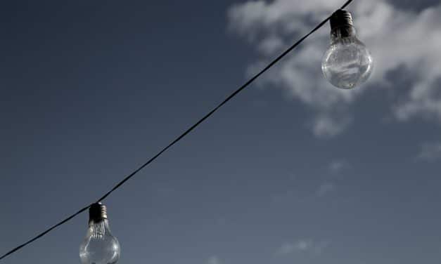 Should You Choose CFL or LED Light Bulbs for Your Off-Grid System?